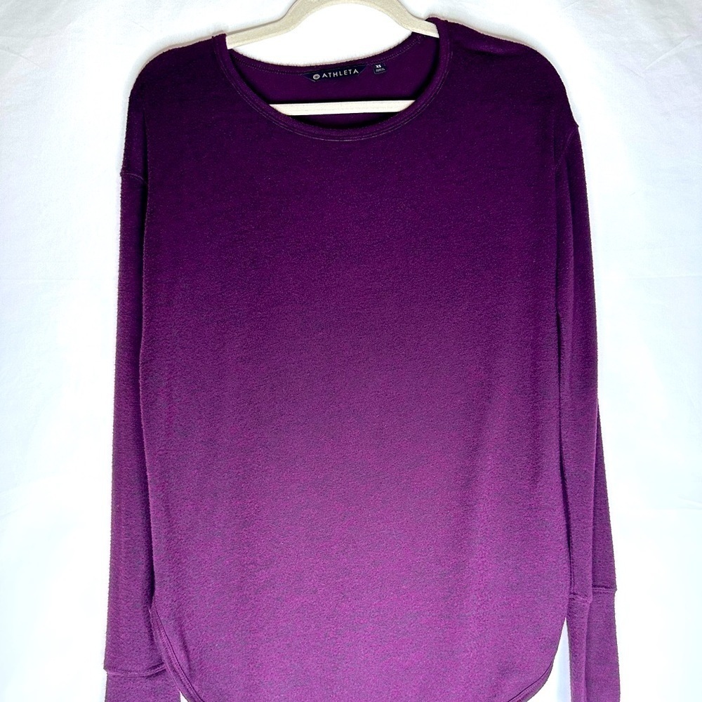 Athleta Crewneck long sleeve shirt